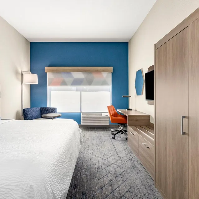 استوديو بسرير كينج بحوض استحمام لذوي الإعاقة، Holiday Inn Express & Suites - Phoenix West - Tolleson an IHG Hotel 1/4