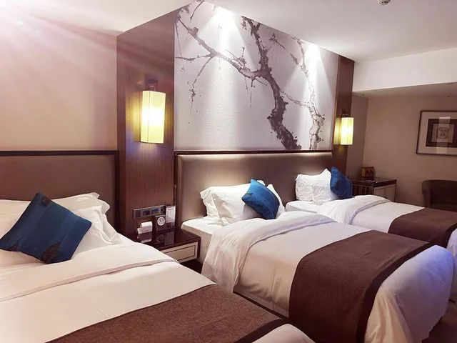 غرفة سوبيريور بثلاثة أسرّة، Argyle Hotel Xingyi 1/1
