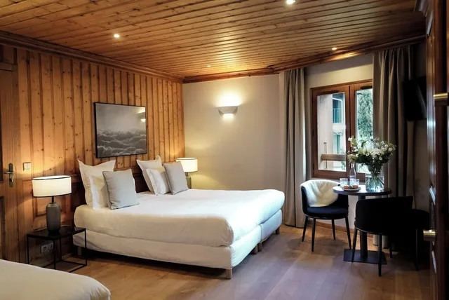 غرفة ثلاثية بسرير كوين وسرير فردي بإطلالة على الجبل، Au Vieux Moulin Hotel And Spa 1/4