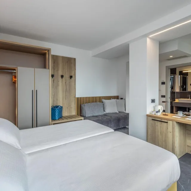 غرفة سوبيريور بسرير مزدوج بشرفة، Hotel Garda 1/10