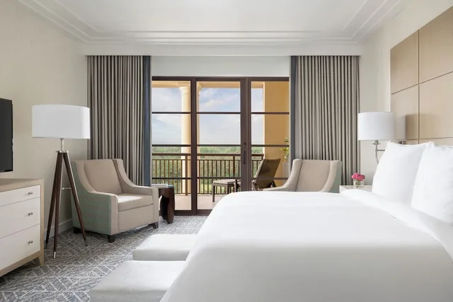 جناح بسرير كينج بإطلالة على المتنزه مع أريكة، Four Seasons Resort Orlando at Walt Disney World Resort 1/2