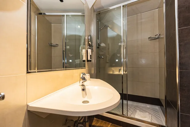 Room, Double Bed, Balcony, Vintage Paris Gare du Nord 6/7