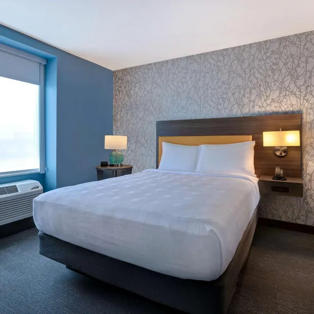 جناح بسرير كوين بغرفة نوم واحدة مع أريكة، Home2 Suites Lincolnshire Chicago 1/5