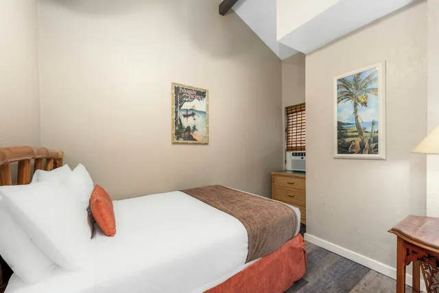 شقة سكنية بسرير كوين وسرير مزدوج بغرفتي نوم مع أريكة بمطبخ، Banyan Harbor Resort 5/10