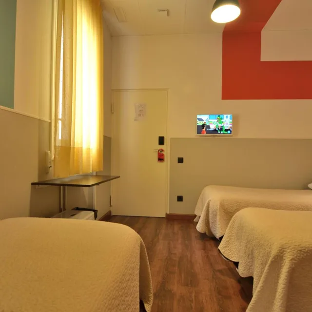 غرفة ثلاثية بحمام مشترك، Far Home Atocha 5/10
