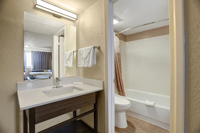 Room, King Bed, Motel6 Amarillo, TX - Airport 4/5