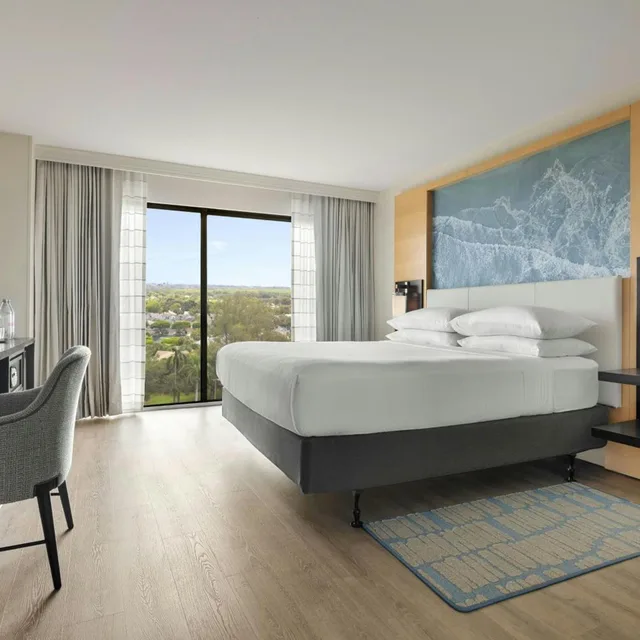 Room, King Bed, Boca Raton Marriott At Bocacenterhotel 2/10