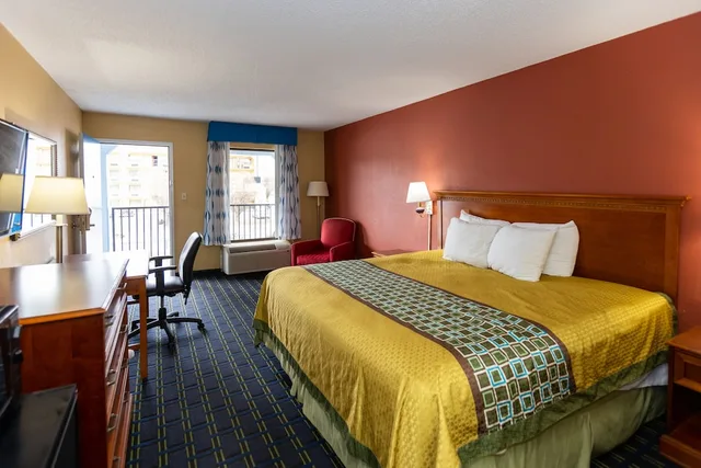 Standard, King Bed, Accessible, Shelby Inn - I40 and Sycamore View 1/1