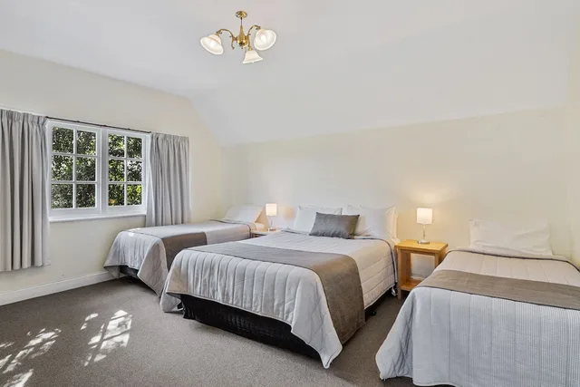 3 Bedrooms, Family, House, 6 Beds, 2 Queen Beds, Two Story، Riverfront Motel & Villas 3/9