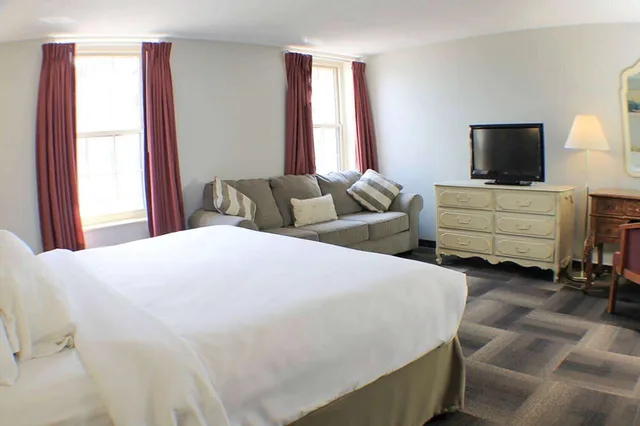 جناح بسرير كينج بحوض جاكوزي، The Hotel Ojibway, Trademark Collection by Wyndham 1/1
