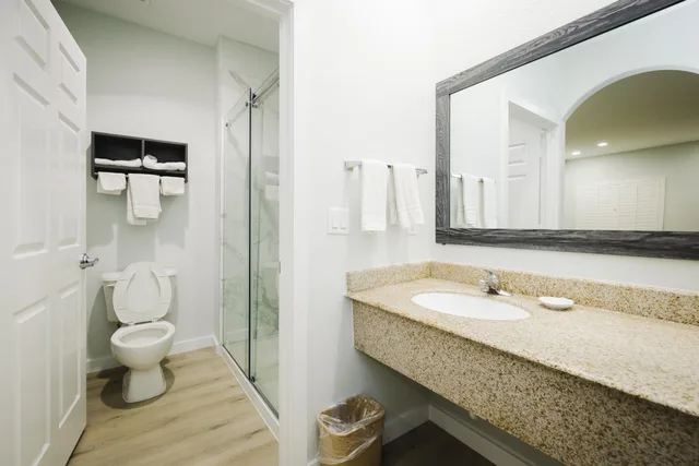 غرفة بسريرين كوين، Sapphire Inn & Suites- Deer Park 9/10
