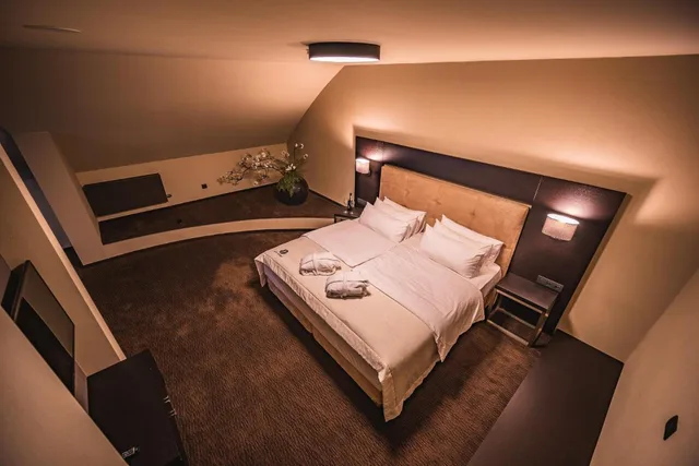 Suite, Victory 4/7