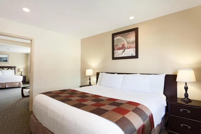 جناح، Days Inn By Wyndham Montreal East 1/4