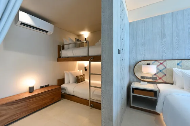 Lofty, Family, King Bed, Pool Access، Rocky's Boutique Resort 3/4