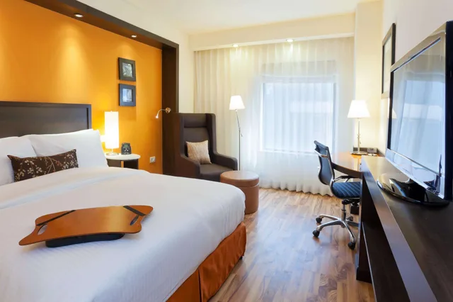 غرفة بسرير كوين مع أريكة، Hampton By Hilton Vadodara 1/4