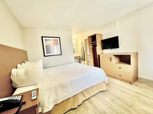 جناح بسرير كوين، Days Inn Suites By Wyndham Arlington Near Six Flags 2/8
