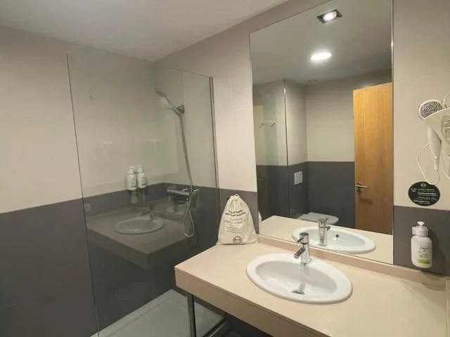 غرفة بسريرين منفصلين، B&B HOTEL Miranda de Ebro 7/7