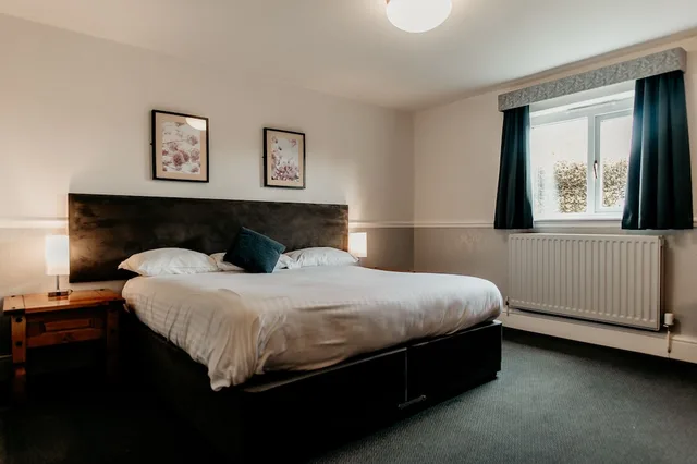 غرفة بسرير كينج، Oak Farm Hotel 3/8