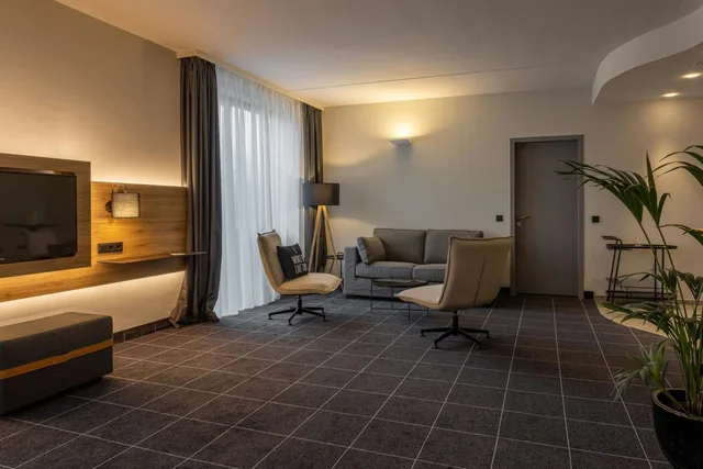 Room, Queen Bed, Sofa, Large, FOUR POINTS FLEX by Sheraton Ratingen Dusseldorf Airport 8/10