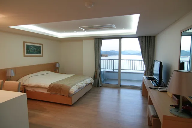 غرفة ديلوكس عائلية بسرير مزدوج، Kumho Tongyeong Marina Resort 1/4