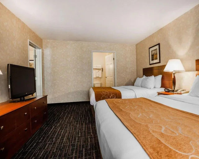 غرفة بسريرين كوين، Comfort Suites Independence Kansas City 4/6