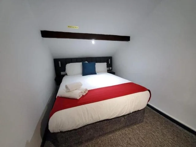 جناح بسريرين منفصلين بشرفة، Trivelles Regency Nottingham 1/1