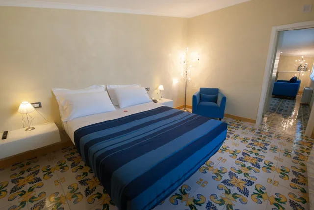 جناح بحوض جاكوزي، L'Araba Fenice Hotel & Resort 1/2