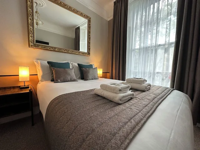 غرفة سوبيريور بسرير مزدوج، Tudor Court Hotel 2/10