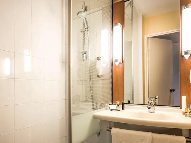 غرفة قياسية بسريرين منفصلين، Ibis Paris Montmartre 18Eme 7/8