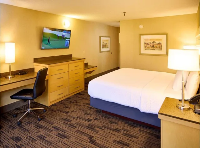 غرفة ديلوكس بسرير كينج، Livinn Hotel Cincinnati North Sharonville 3/9