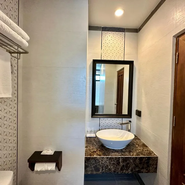 غرفة عائلية بحوض استحمام، The Mangrove Hotel 7/7