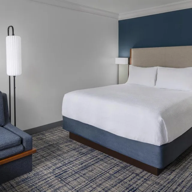 Renovated, King Bed, Sofa, Accessible، Courtyard By Marriott Palo Alto Los Altos 1/4