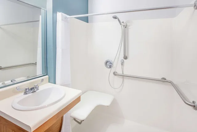 غرفة قياسية بسرير مزدوج لذوي الإعاقة، WoodSpring Suites Harlingen 3/3