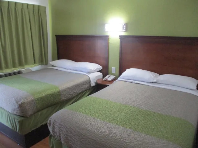 Standard, 2 Double Beds, Smoking, Motel6 Meridian, MS 3/6