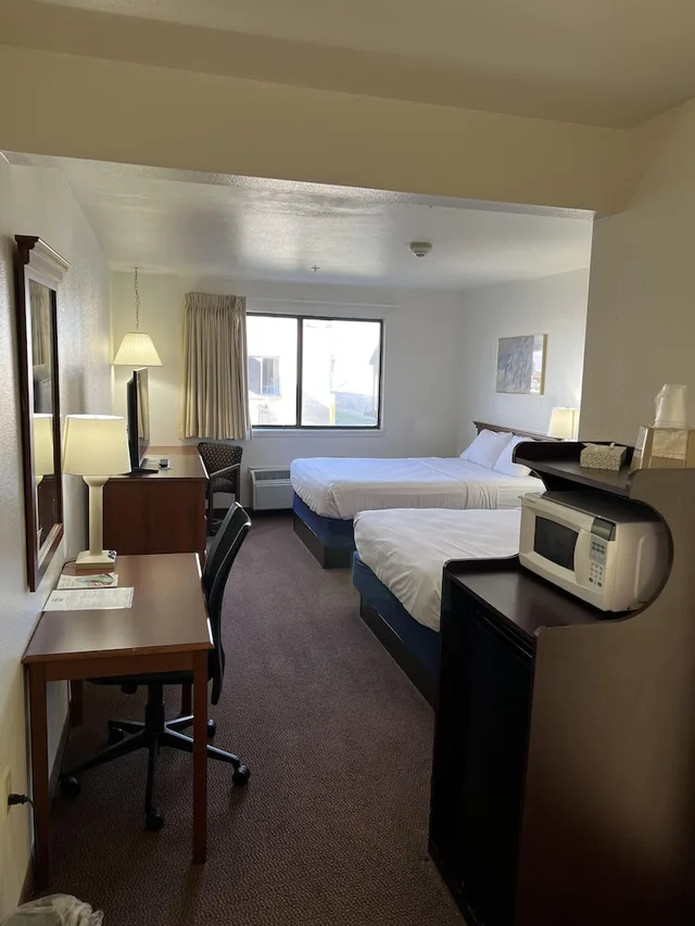 Room, 2 Queen Beds, Days Inn by Wyndham Lake Point 7/10