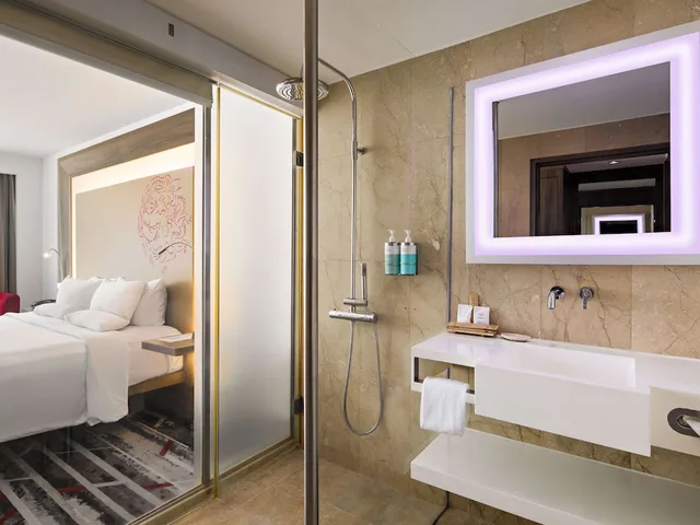 Premier, Twin Beds, Executive Level, Novotel Jakarta Gajah Mada 7/8