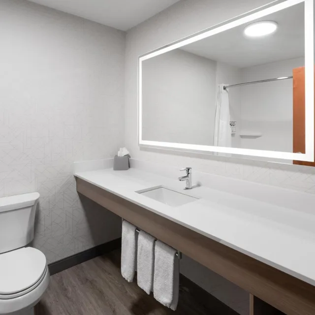 جناح بسرير كوين مع أريكة، Holiday Inn Express Rawlins 4/4