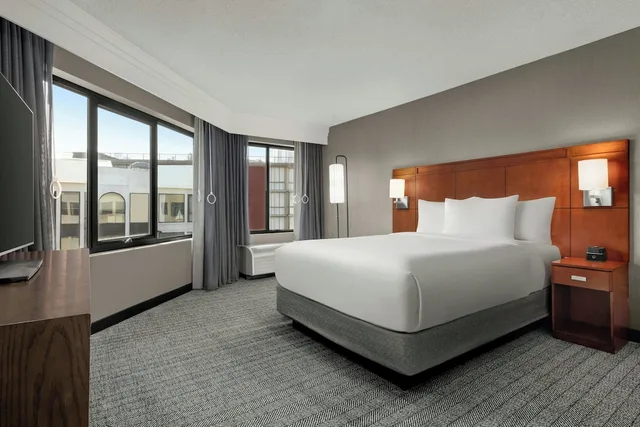 1 Bedroom, Suite, Queen Bed, Sofa, Accessible, Courtyard San Francisco Fisherman S Wharf 1/2