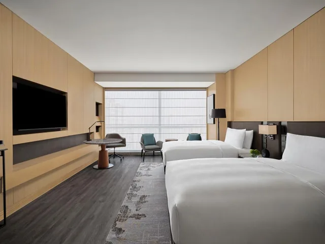 Guest Room, Deluxe, Twin Beds, 2 Double Beds, City View, JW Marriott Hotel Taiyuan 2/6