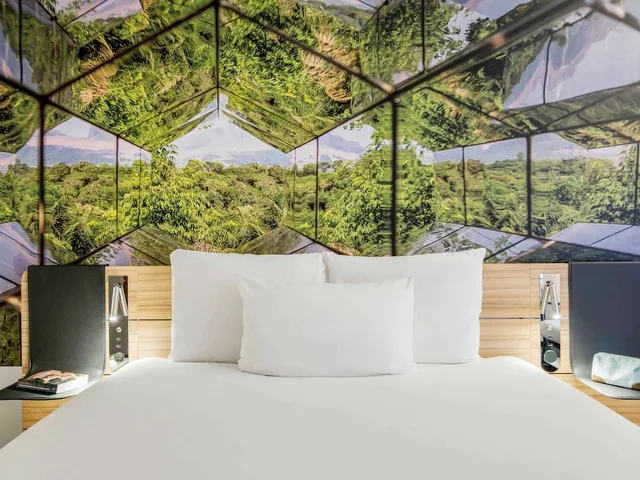 غرفة تنفيذية بسرير مزدوج مع أريكة، Novotel Den Haag City Centre Hotel 2/9