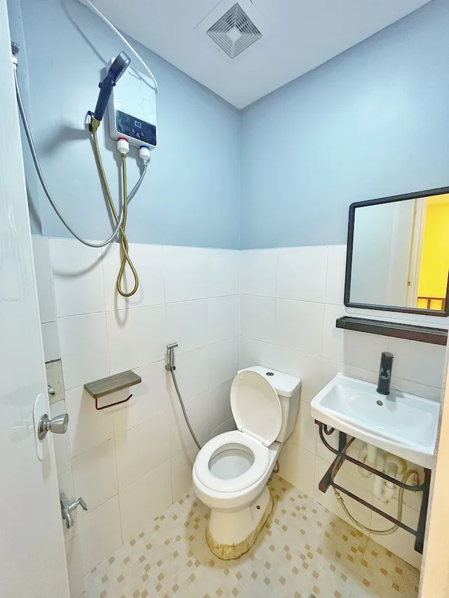 Economy, Double Bed, with Fan، Zuric Pension Coron 2/3