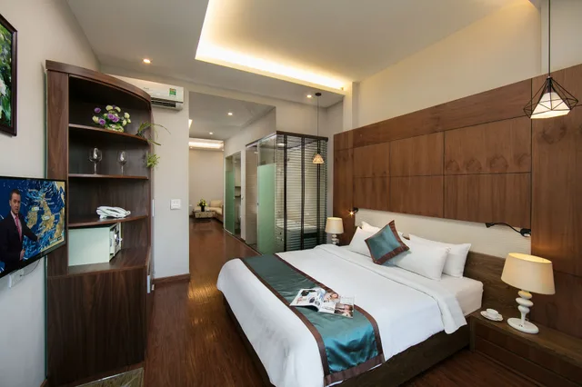 غرفة عائلية بسرير مزدوج وسريرين منفصلين بإطلالة على المدينة، Bonne Nuit Hotel 1/3
