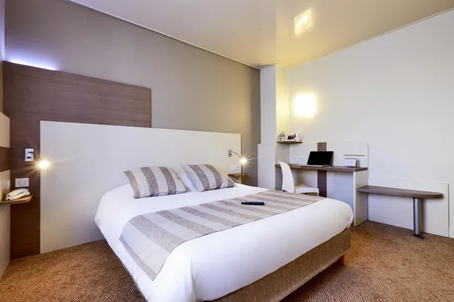 Standard, 1 Queen and 1 Double Bed, Queen Bed, Campanile Epinal Centre - Gare 8/10