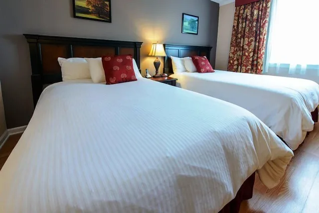 غرفة قياسية بسريرين كوين، Norwalk Inn and Conference Center 1/6