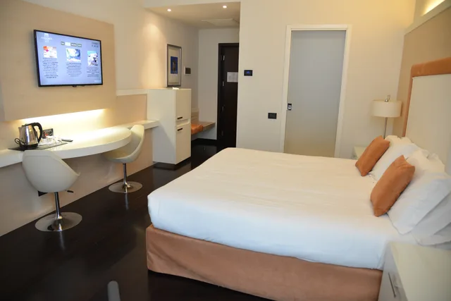 Superior, Single, Double Bed, City Style Hotel La Favorita 2/3