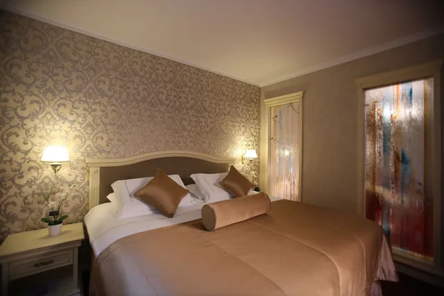 Standard, Double Bed, Grand Hotel & Spa Tirana 2/5