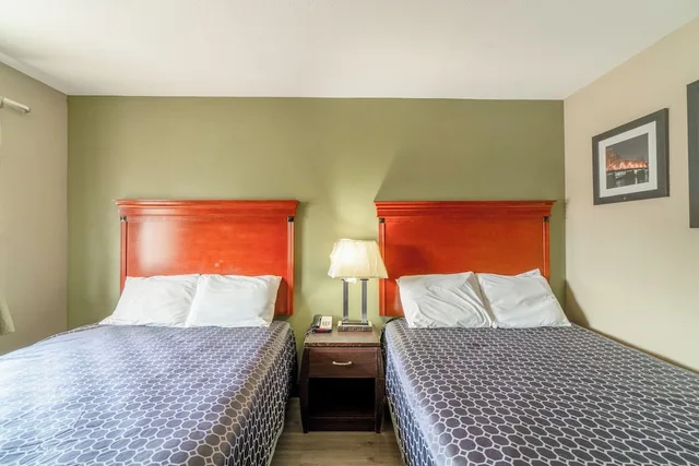 Deluxe, 2 Queen Beds, Smoking, Deluxe Inn & Suites By OYO Miami OK 4/10