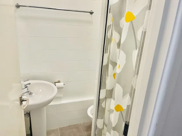غرفة قياسية بسرير كينج، Royal Ashton Hotel 3/3