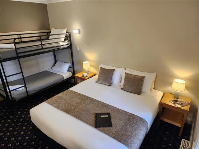 جناح جونيور عائلي، Sovereign Hill Hotel 5/10