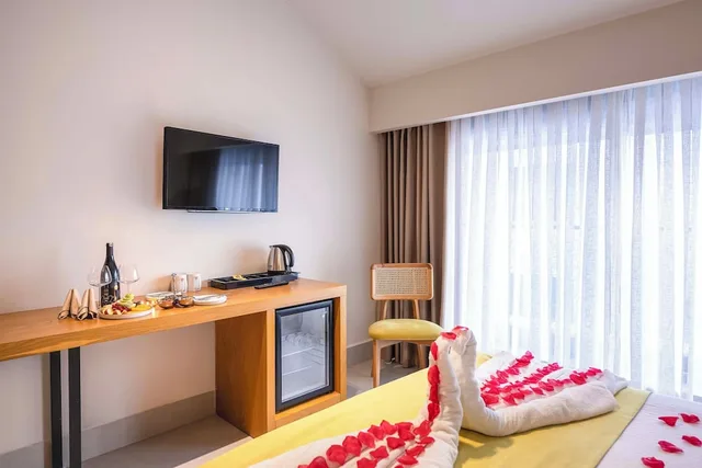 غرفة بريميوم بسرير مزدوج بإطلالة جزئية على البحر، Lei Hotel 5/6
